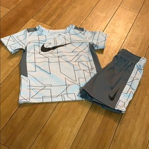 Boys Nike 2-Piece Outfit